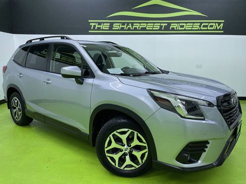 Used 2023 Subaru Forester Premium image 1