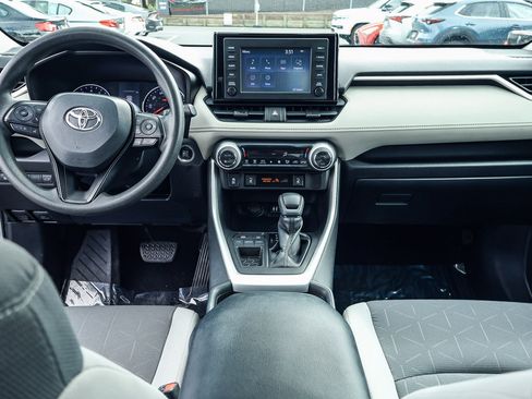 Used 2019 Toyota RAV4 XLE w/ Convenience Package FWD image 8