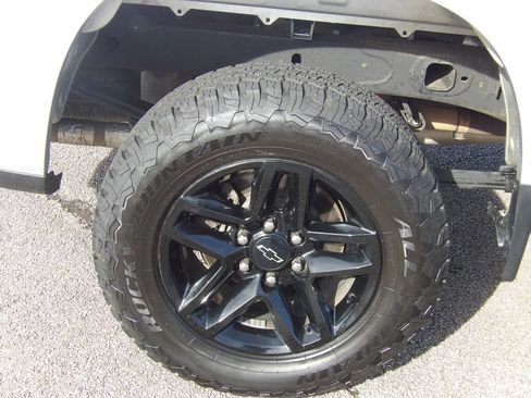 Used 2021 Chevrolet Silverado 1500 Custom Trail Boss image 9