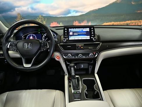 Used 2018 Honda Accord Touring image 65