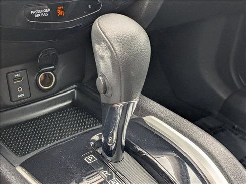 Used 2015 Nissan Rogue SV FWD image 8