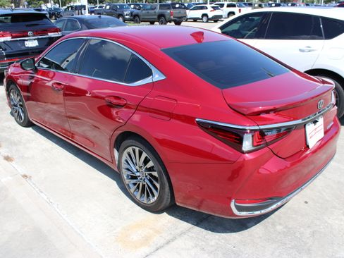 Used 2025 Lexus ES 300h Ultra Luxury w/ Accessory Package (Z2) FWD image 6