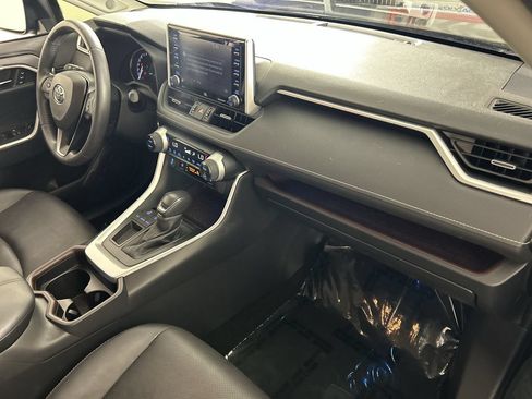 Used 2019 Toyota RAV4 Limited w/ Cold Weather Package FWD image 28