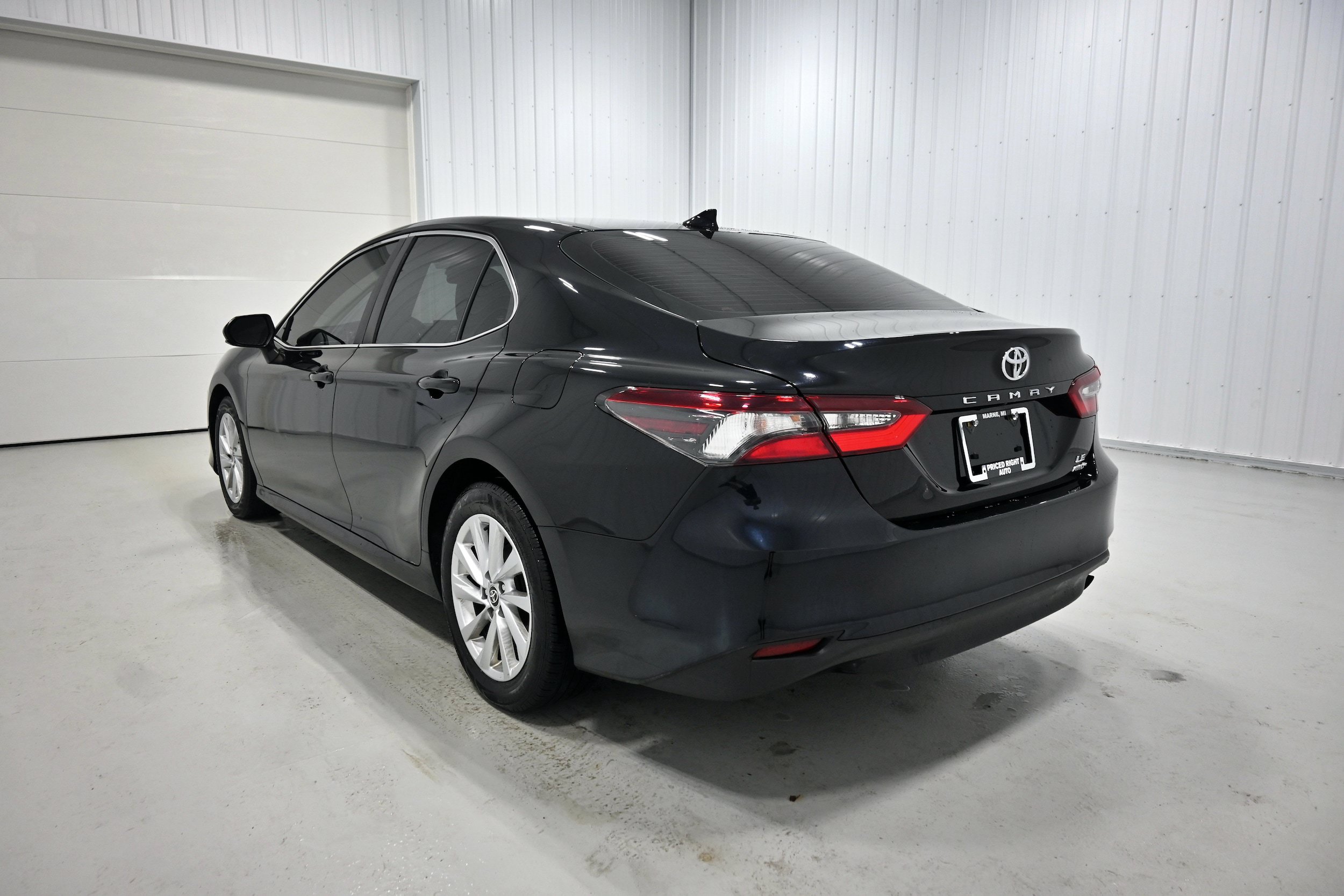 Used 2021 Toyota Camry LE AWD/4WD image 27