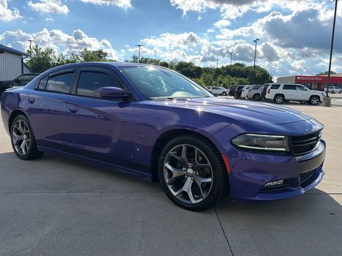 Used 2016 Dodge Charger R/T w/ Plus Group RWD image 27