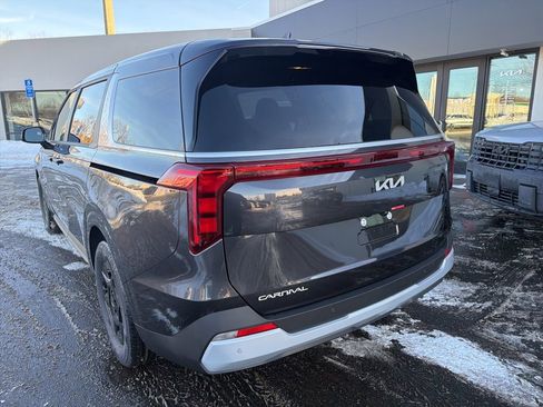 New 2026 Kia Carnival LX image 9