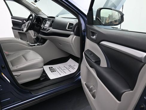 Used 2015 Toyota Highlander XLE FWD image 24