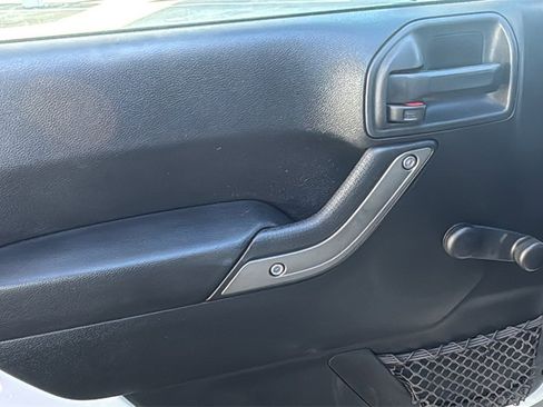 Used 2017 Jeep Wrangler Unlimited Sport w/ Connectivity Group image 16