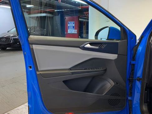 Used 2022 Volkswagen Taos SE image 14
