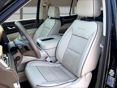 Used 2022 GMC Yukon Denali w/ Denali Premium Package RWD image 24