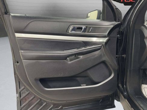 Used 2017 Ford Explorer XLT FWD image 12