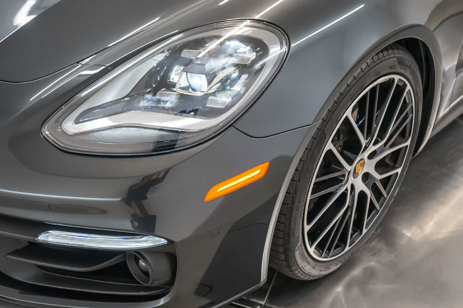 Certified 2023 Porsche Panamera Platinum Edition RWD image 16