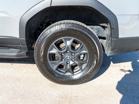 Used 2024 Lexus GX 550 image 11