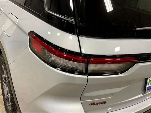 Used 2022 Jeep Grand Cherokee Trailhawk AWD/4WD image 23