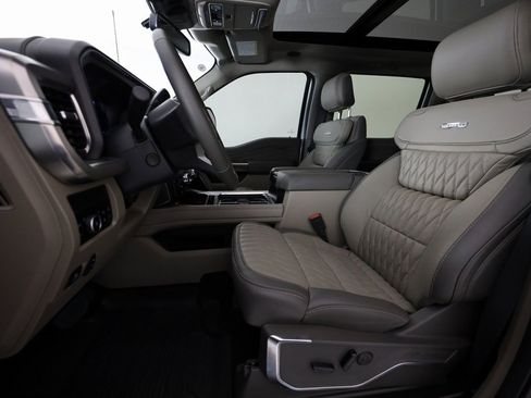 Used 2025 Ford F450 Platinum w/ Platinum Plus Package image 18