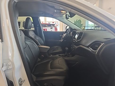 Used 2019 Jeep Cherokee Limited AWD/4WD image 37