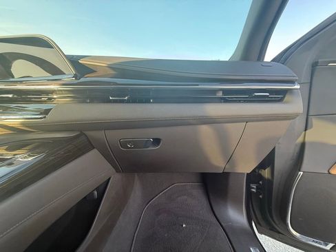 Used 2023 Cadillac Escalade ESV Premium Luxury image 30