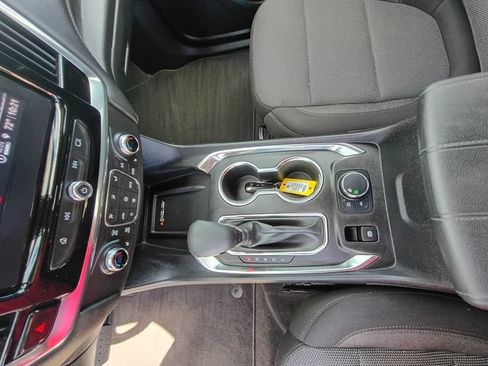 Used 2023 Chevrolet Traverse LT FWD image 34