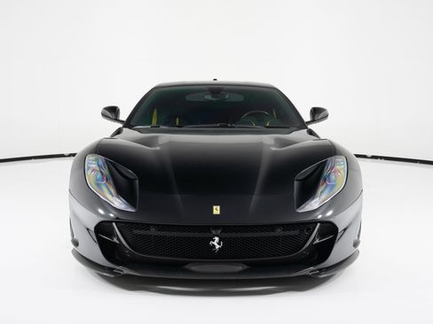 Used 2019 Ferrari 812 Superfast RWD image 8