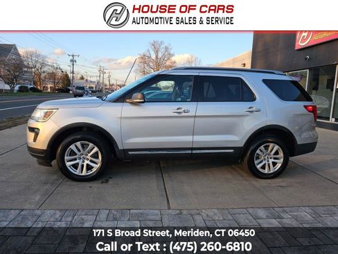 Used 2019 Ford Explorer XLT w/ Equipment Group 202A AWD/4WD image 7