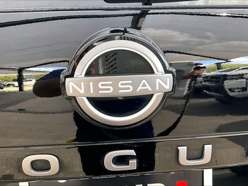 Certified 2025 Nissan Rogue SV AWD/4WD image 30