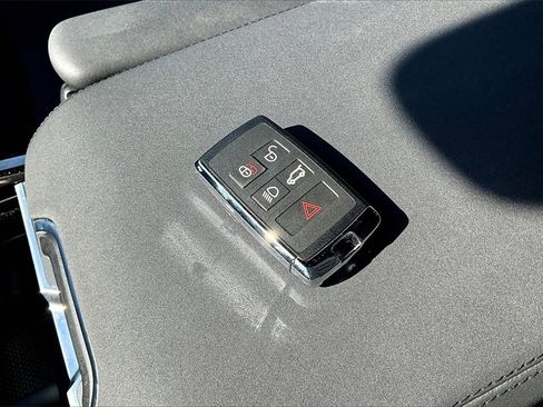 Used 2025 Land Rover Range Rover Sport SE image 10