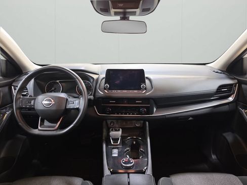 Used 2025 Nissan Rogue SV AWD/4WD image 17