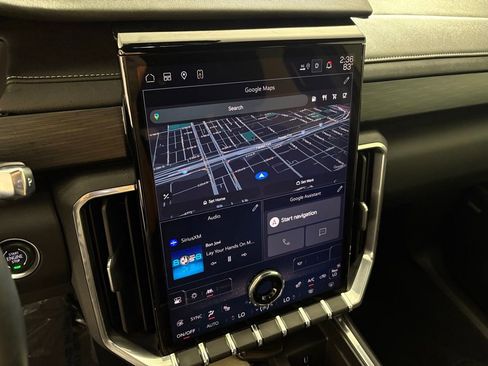 Used 2025 GMC Acadia Elevation image 27