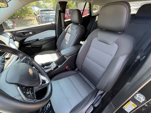 Used 2025 Chevrolet Trax LT w/ LT Convenience Package FWD image 35