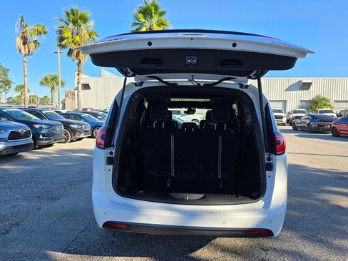 New 2026 Chrysler Pacifica Limited w/ S Appearance Package AWD/4WD image 36