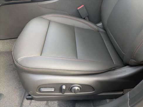 New 2026 Chevrolet Trax RS w/ Sunroof Package FWD image 4