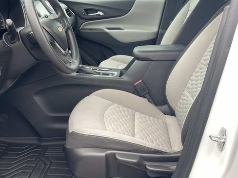 Used 2018 Chevrolet Equinox LS FWD image 16