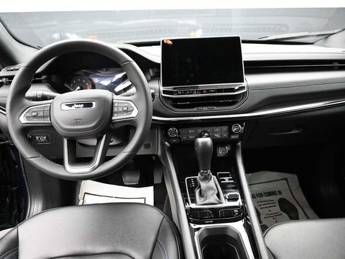 Used 2026 Jeep Compass Limited AWD/4WD image 19