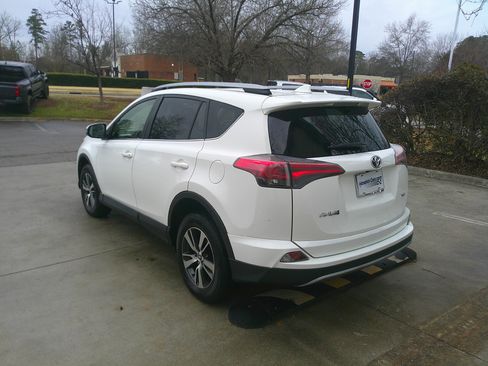 Used 2018 Toyota RAV4 XLE image 10