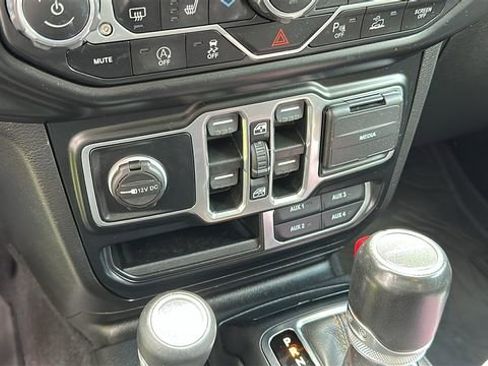 Used 2022 Jeep Gladiator Overland AWD/4WD image 19