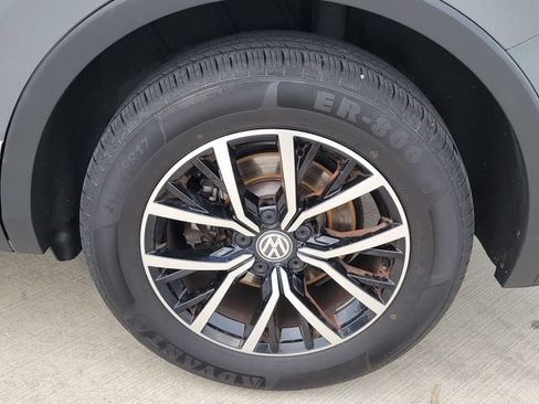 Used 2021 Volkswagen Tiguan SE FWD image 19