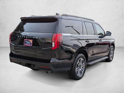 Used 2025 Ford Expedition Active AWD/4WD image 5