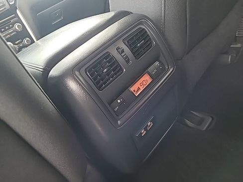 Used 2020 Nissan Pathfinder SV image 14