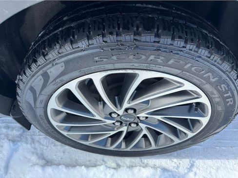 Used 2020 Lincoln Nautilus Reserve image 25