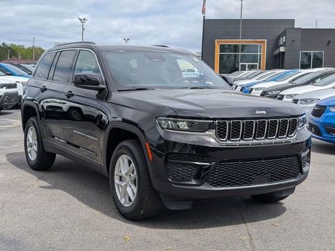 New 2026 Jeep Grand Cherokee Laredo AWD/4WD image 2