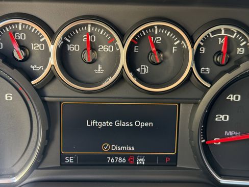 Used 2021 Chevrolet Tahoe Z71 w/ Z71 Signature Package image 24