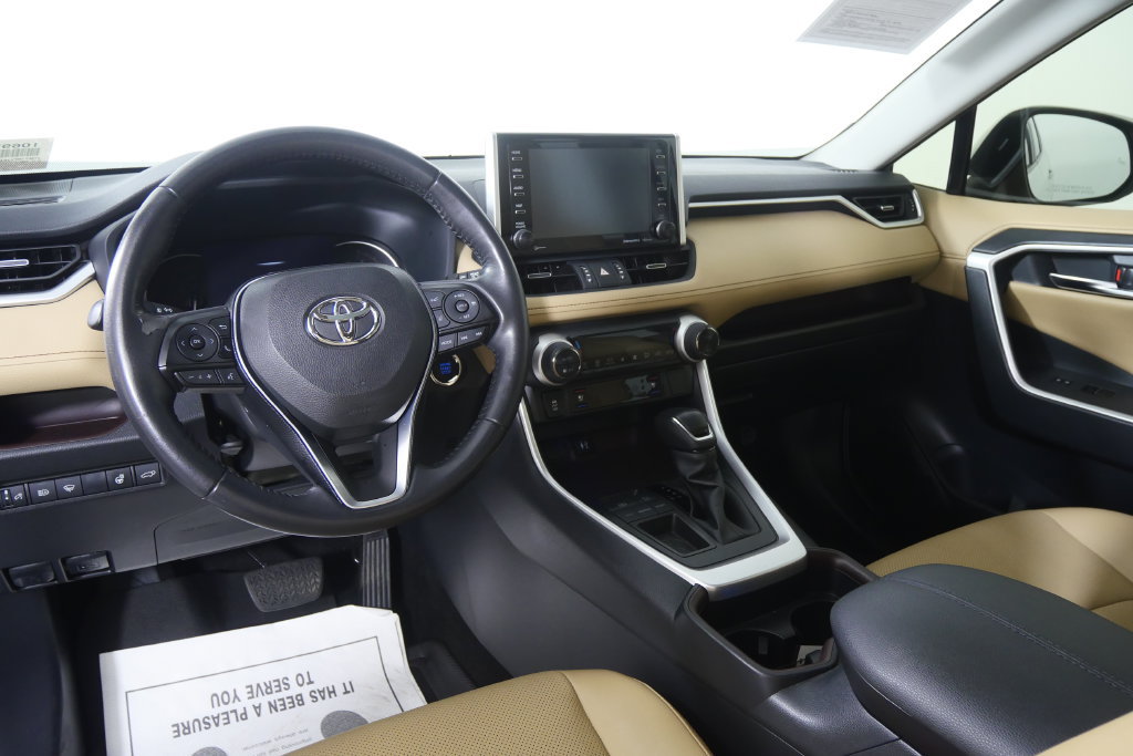 Used 2019 Toyota RAV4 Limited w/ Cold Weather Package FWD image 19