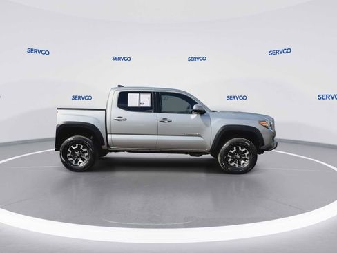Used 2018 Toyota Tacoma TRD Off-Road AWD/4WD image 9