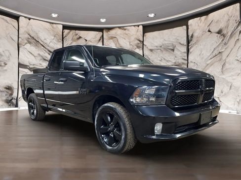 Used 2017 RAM 1500 Express w/ Black Ram 1500 Express Group AWD/4WD image 10
