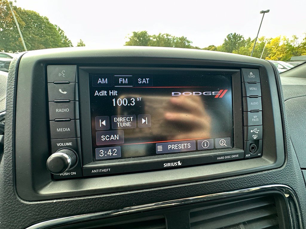 Used 2019 Dodge Grand Caravan SXT w/ Mopar Premium Addition Group FWD image 17