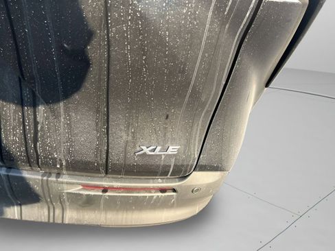 Used 2025 Toyota Sienna XLE image 14