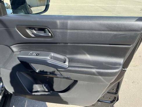 Used 2024 Nissan Pathfinder SV FWD image 16