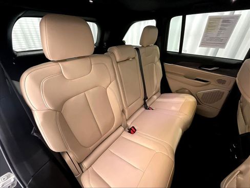 Used 2023 Jeep Grand Cherokee 4WD 4xe image 16