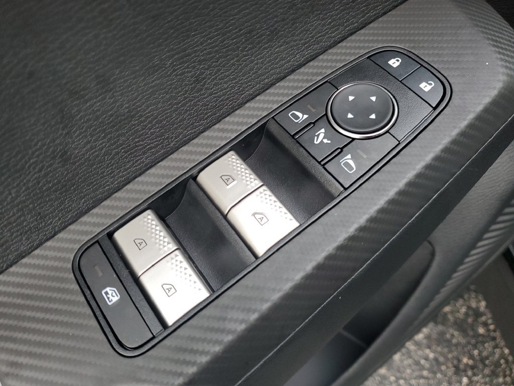 Used 2025 Mitsubishi Outlander SEL AWD/4WD image 17