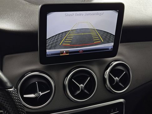 Used 2019 Mercedes-Benz GLA 250 4MATIC image 14